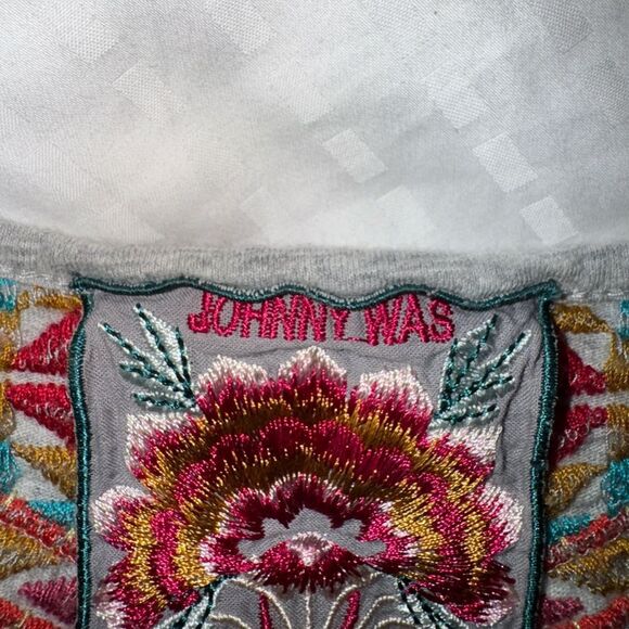 Johnny Was Ornelia Embroidered Capped Sleeve Grey Hi-Lo Tee- XS- like new! - Picture 12 of 13